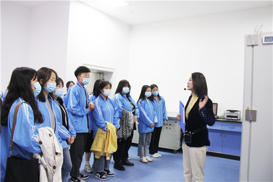 時代青年講奉獻 愛心熱血勇?lián)?dāng)——安康職業(yè)技術(shù)學(xué)院學(xué)生參加血站開放日活動