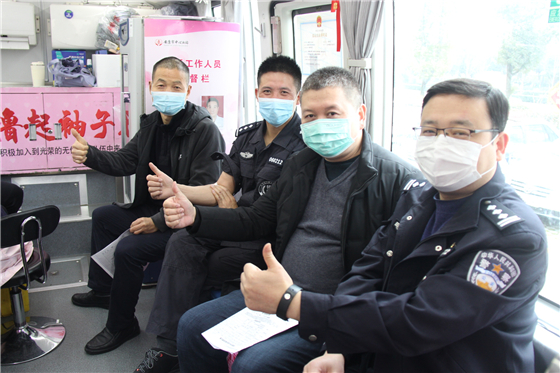 人民警察一心為民，捋袖捐血鐵血柔情——安康市公安局積極開展冬季獻(xiàn)血活動(dòng)