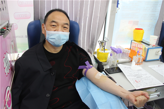 人民警察一心為民，捋袖捐血鐵血柔情——安康市公安局積極開展冬季獻(xiàn)血活動(dòng)