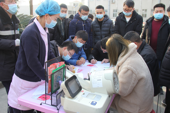 血液是生命的禮物——中國聯(lián)通安康市分公司、安康大數(shù)據(jù)運(yùn)營有限公司聯(lián)合開展冬季應(yīng)急獻(xiàn)血活動(dòng)