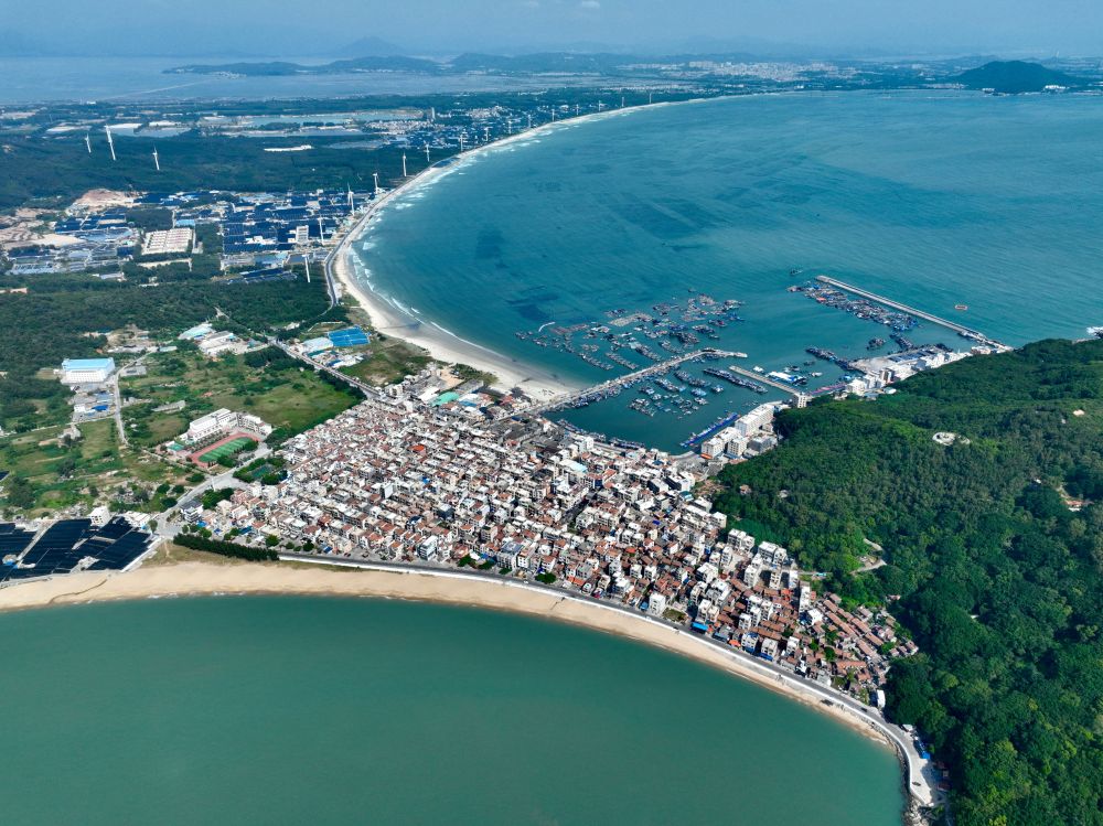 這是2024年10月16日拍攝的福建省漳州市東山縣澳角村（無人機照片）。新華社記者姜克紅攝