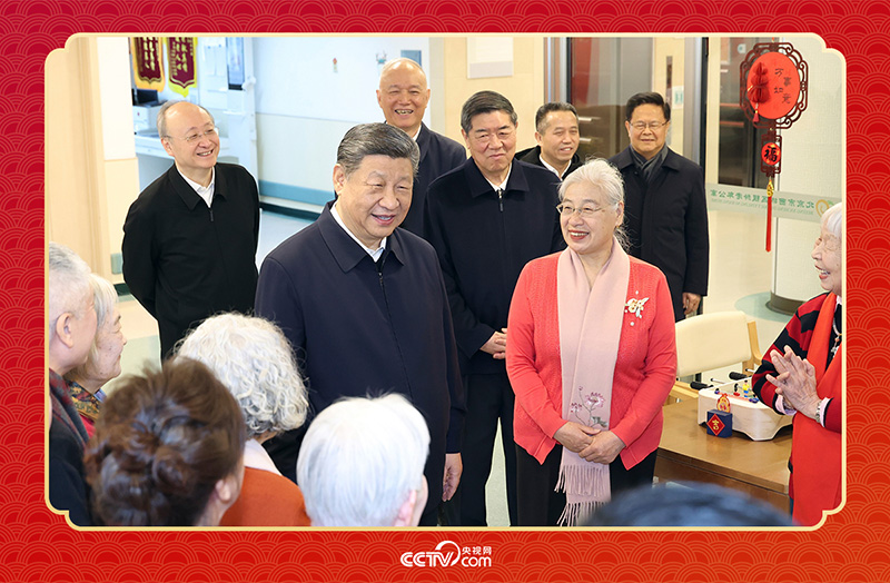 2026年2月10日，習(xí)近平總書(shū)記在北京西城區(qū)“吾老·新街”養(yǎng)老服務(wù)街區(qū)銀齡老年公寓考察時(shí)，同老人們親切交流。